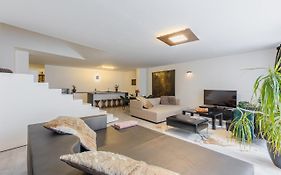Bnb Sk Zamocka Artist Apartment